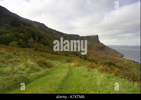 Ansicht des Fairen Kopf und Gras track von Murlough Bay County Antrim, Nordirland als einen Ort im Spiel der Throne Stockfoto