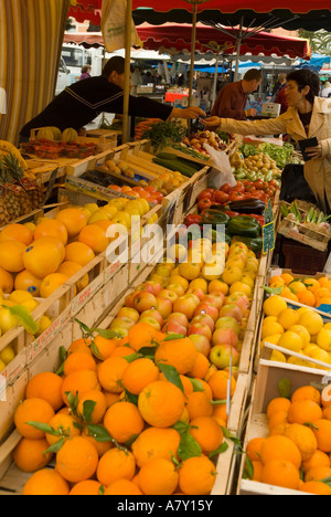 Europa, Frankreich, Korsika, Ajaccio.  Open-Air-Markt in der Hauptstadt Stockfoto