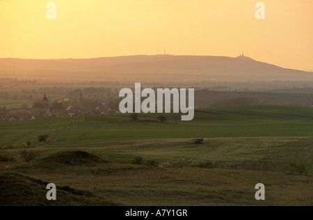 Deutschland, Himmelsscheibe, Bronzezeit, Mt. Kyffhauser bei Sonnenuntergang Stockfoto