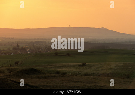 Deutschland, Himmelsscheibe, Bronzezeit, Mt. Kyffhauser bei Sonnenuntergang Stockfoto