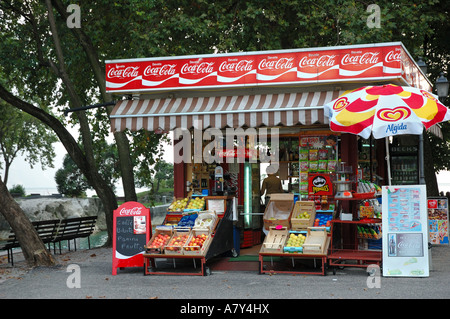 Italien, Riva del Garda, Gardasee, Convenience-Markt Stockfoto