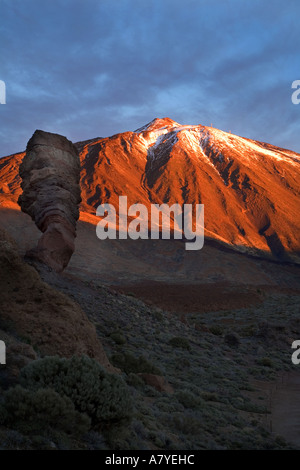 Roque Cinchado und den Teide bei Sonnenaufgang in Parque Nacional del Teide Teneriffa Spanien Stockfoto