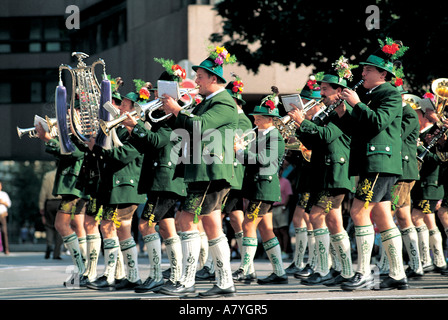 Deutschland, Region Bayern, München, Oktoberfest (Zeremonie Bier), Musiker-Parade in bayerischer Tracht Stockfoto