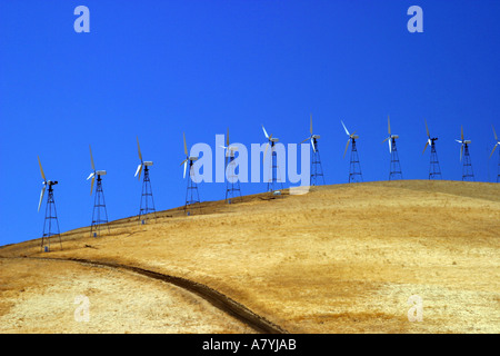 Windkraftanlagen auf den Hügeln von Altamont in der Nähe von Livermore, Kalifornien Stockfoto