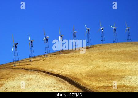 Windkraftanlagen auf den Hügeln von Altamont in der Nähe von Livermore, Kalifornien Stockfoto