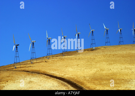 Windkraftanlagen auf den Hügeln von Altamont in der Nähe von Livermore, Kalifornien Stockfoto