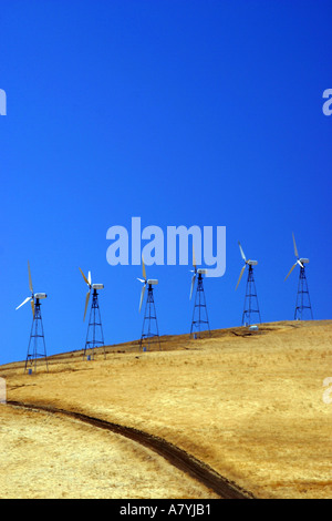 Windkraftanlagen auf den Hügeln von Altamont in der Nähe von Livermore, Kalifornien Stockfoto