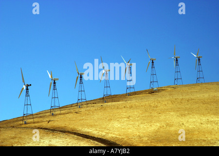 Windkraftanlagen auf den Hügeln von Altamont in der Nähe von Livermore, Kalifornien Stockfoto