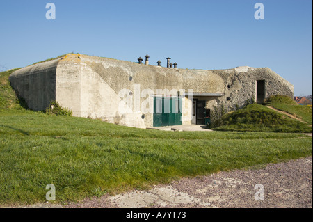 Museum im Inneren Nummer 1 Kasematte an der WW2 Merville Batterie Merville, Normandie, Frankreich Stockfoto