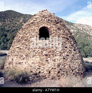 USA, Kalifornien, Nevada, Death Valley Nationalpark. Wildrose Kohle Öfen in Panamint Range. Stockfoto