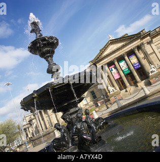 Die Steble Brunnen und Walker Art Gallery Liverpool Merseyside England UK Stockfoto