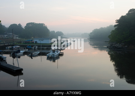 Morgendämmerung am Fluss schwarz Hall in Old Lyme, Connecticut USA Stockfoto