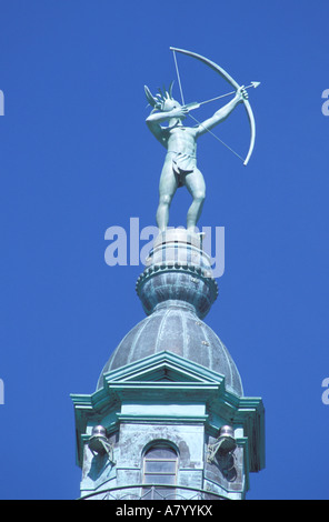Nordamerika, USA, Kansas, Topeka. Zustand-Kapitol. Indische Statue Spitze der Kuppel. Stockfoto