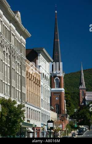 USA, Massachusetts, Mohawk Trail, NORTH ADAMS: Anzeigen der Berkshires Dowtown North Adams Stockfoto