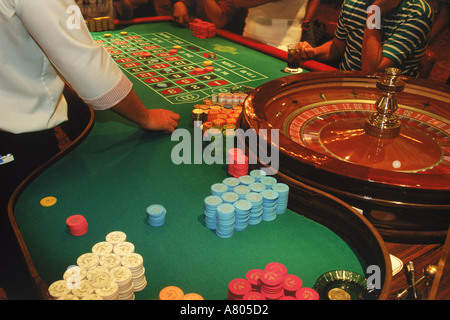 Glücksspiel am Roulette-Tisch Stockfoto