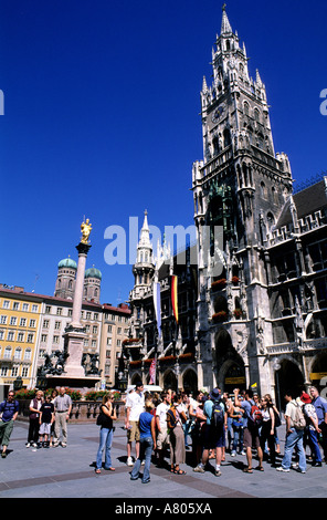 Deutschland, Bayern, München, Marienplatz, der Glockenturm von das neue Rathaus (Neues Rathaus) Stockfoto