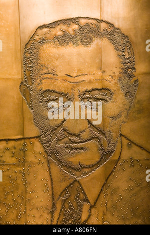 USA, TEXAS, Austin: Lyndon Baines Johnson Presidential Library & Museum LBJ Relief in der Aula Stockfoto