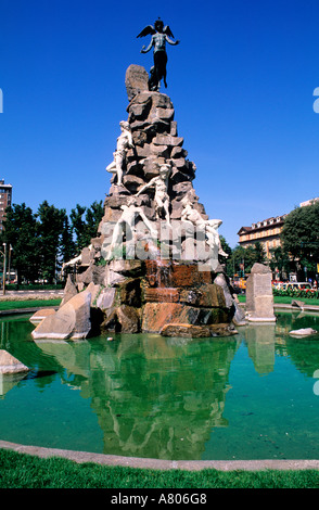 Italien, Piemont, Torino City, Piazza Statuto und die Wissenschaft Genie von Luigi Belli Stockfoto