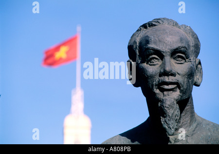 Vietnam, Saigon (Ho-Chi-Minh-Stadt), Ho-Chi-Minh-Statue vor dem Rathaus Stockfoto