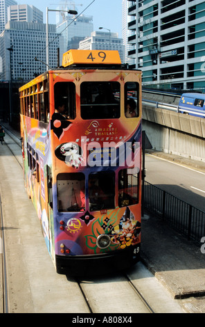 China, Hong Kong, Victoria City, Straßenbahn in Central District, Honk Kong Business-center Stockfoto