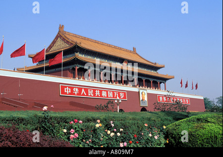 China, Peking, Tianan Men Platz, berühmten südlichen Tor des himmlischen Friedens der Kaiserstadt, Porträt von Mao an der Spitze Stockfoto