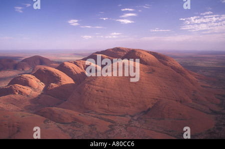 Luftaufnahme des Mount Olga (Kata Tjuta) bei Sonnenaufgang, Northern Territory, Australien Stockfoto