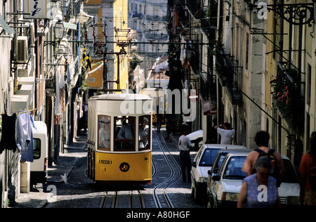 Estramadura Provinz, Lissabon, Portugal, Barrio Alto Viertel, Elevador da Bica (Straßenbahn) Stockfoto