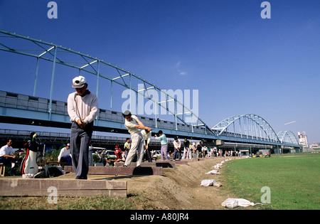 Japan, Insel Honshu, Kanto-Region, Stadt Kawasaki, Golf, ein sehr populärer Sport in Japan Stockfoto