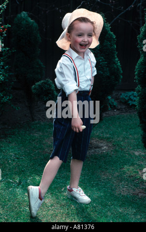 Junges Mädchen gekleidet wie eine Vogelscheuche für eine Ballettaufführung Stockfoto