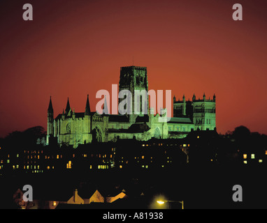 Kathedrale von Durham in der Nacht gesehen aus dem Nordosten, Durham City, County Durham, England, UK. Stockfoto