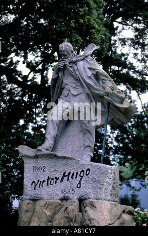 Vereinigtes Königreich, Guernesy Insel, eine Statue Victor Hugo von Boucher in den Candie Gärten in Saint-Pierre-Port Stockfoto