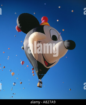 Heißluftballon in Form von mickey mouse Stockfoto