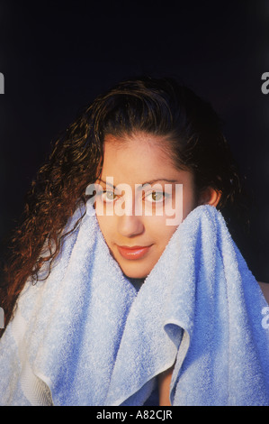 Persische Frau Frottier aus nach Bad Stockfoto