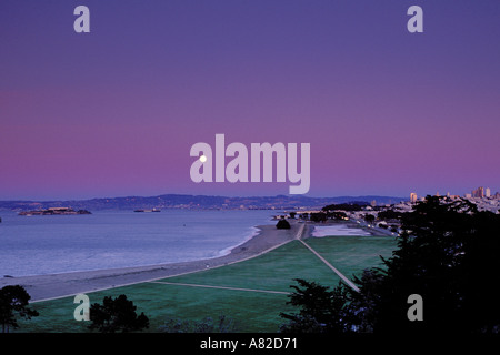 Kalifornien, San Francisco, Mondaufgang über Crissy Field Stockfoto