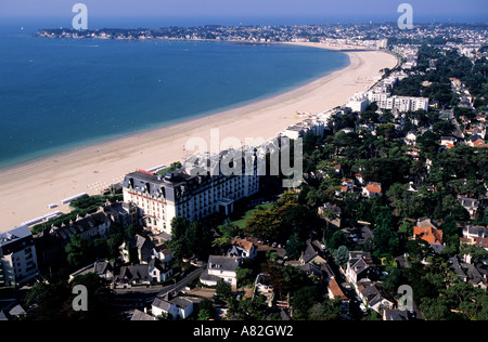 Frankreich, Loire-Atlantique, La Baule, die Bucht, Hermitage Hotel im Vordergrund (Luftbild) Stockfoto