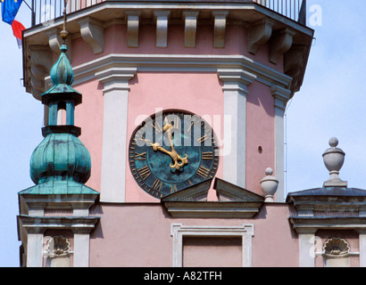 Uhr Rathaus am Hauptmarkt in Zamosc, Polen Stockfoto