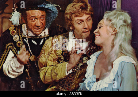 CARRY ON HENRY - 1971 Rang/Peter Rogers Film mit von links Sid James auf der linken Seite und Barbara Windsor Stockfoto