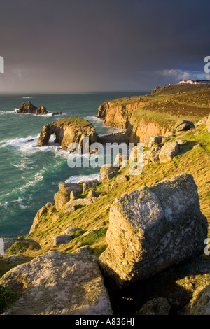 Nähert sich Regen bei Lands End Cornwall UK Stockfoto