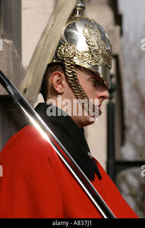 Gardisten aus dem Life Guards Regiment ist Teil der britischen Household Cavalry montiert Stockfoto