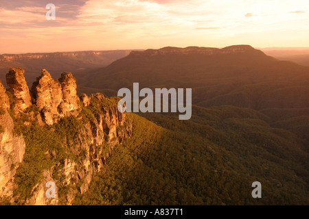 Sonnenuntergang auf die Three Sisters in den Blue Mountains in der Nähe von Sydney NSW Australia Stockfoto