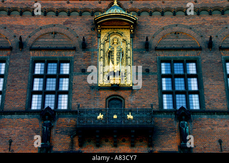 Bischof Absalons Statue auf das Radhus (Rathaus) in Kopenhagen Stockfoto