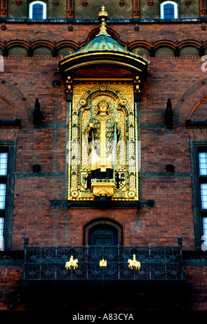 Bischof Absalons Statue auf das Radhus (Rathaus) in Kopenhagen Stockfoto