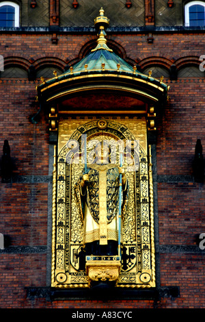 Bischof Absalons Statue auf das Radhus (Rathaus) in Kopenhagen Stockfoto