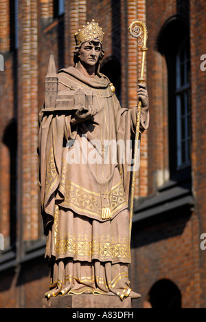 Statue von St. Ansgar auf der Trostbrücke. Stockfoto