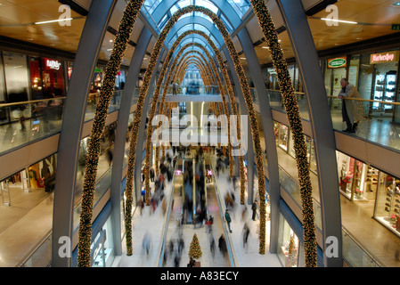 Das neue Einkaufszentrum Europa Passage während der Weihnachtszeit in Hamburg, Deutschland Stockfoto