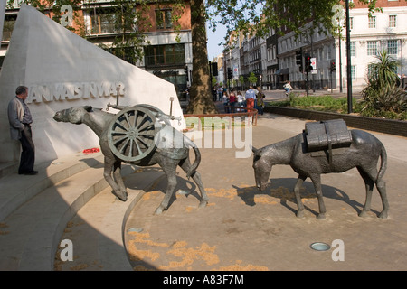 Die Tiere im War Memorial Skulptur von David Blackhouse Bildhauer Richard Holliday & Harry Day Carver, befindet sich im Park Lane Stockfoto