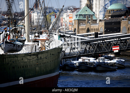 F hren an Landungsbr cken Steg  Anlegestelle Hamburg  Hafen  