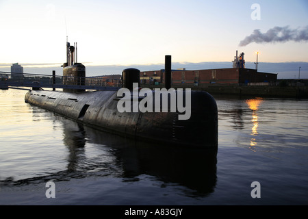 Der ehemalige russische u-Boot-U-434 ist heute ein Museum im Hafen von Hamburg, Deutschland Stockfoto