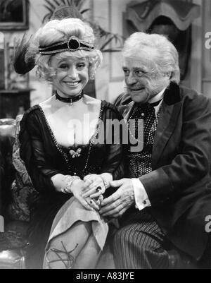 CARRY ON Lachen 1975 UK TV Serie basiert auf der Carry On-Filme - siehe Beschreibung unten Stockfoto