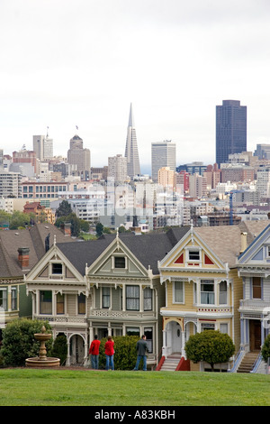 Viktorianische Gehäuse in der Nähe von Alamo Park in San Francisco Kalifornien Stockfoto